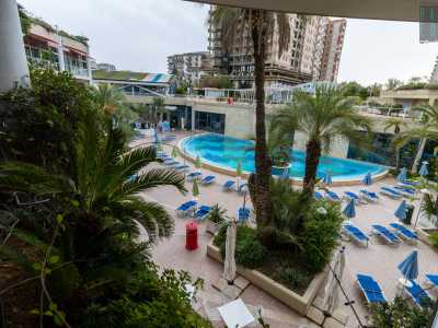 Ospita piscina, centro benessere, palestra e spazi polivalenti. Dopo lunghi procedimenti legali (e il fallimento della societ� che la gestiva), il bene di recente � divenuto propriet� del Comune di Bari